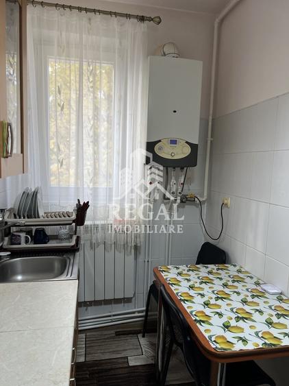 Apartament cu 2 camere decomandat, mobilat în Central