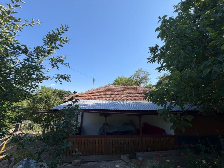 Casă cu 3 camere în Murgești
