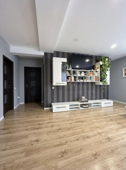 Apartament cu 3 camere semidecomandat, mobilat în Florești