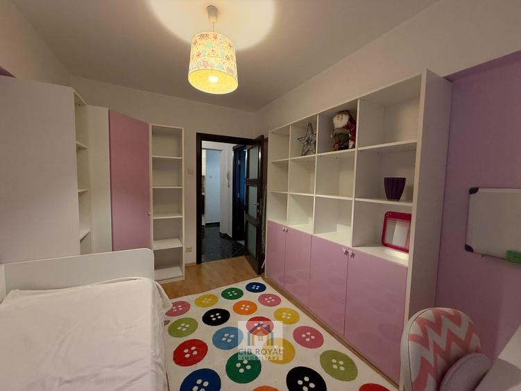 Apartament cu 3 camere decomandat în Drumul Taberei