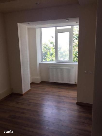 Apartament cu 4 camere în Micro 18