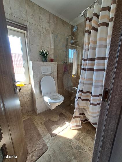Casă cu 5 camere cu Teren 1302 Mp în Schitu Golești