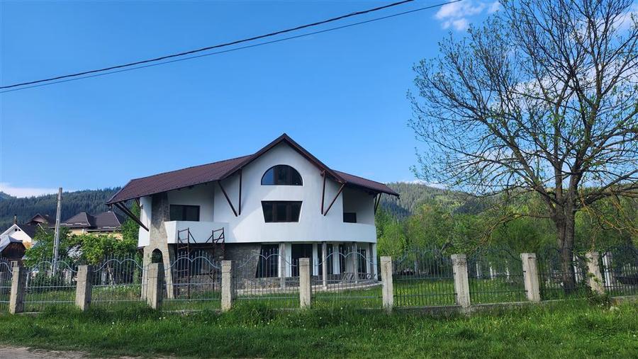 Casă individuală cu 6 camere cu Teren 786 Mp în Nord-Est