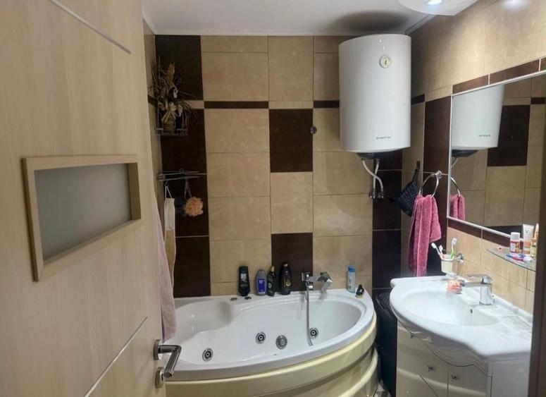 Apartament cu 3 camere decomandat în Babadag