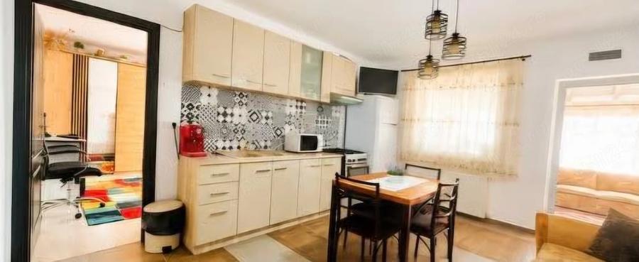 Apartament cu 2 camere decomandat în Girov