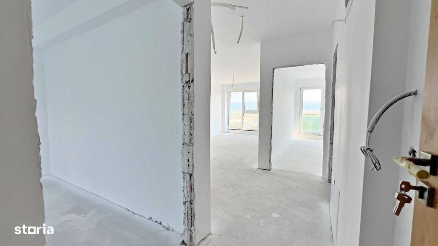 Apartament cu 3 camere decomandat în Cristian