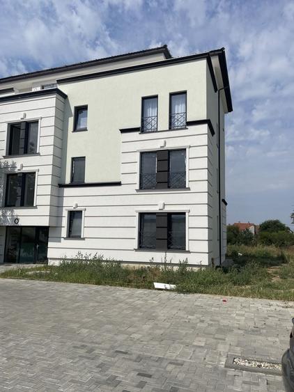 Apartament cu 3 camere semidecomandat în Dara