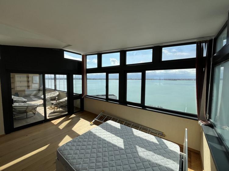 Penthouse cu 6 camere decomandat, mobilat în Central