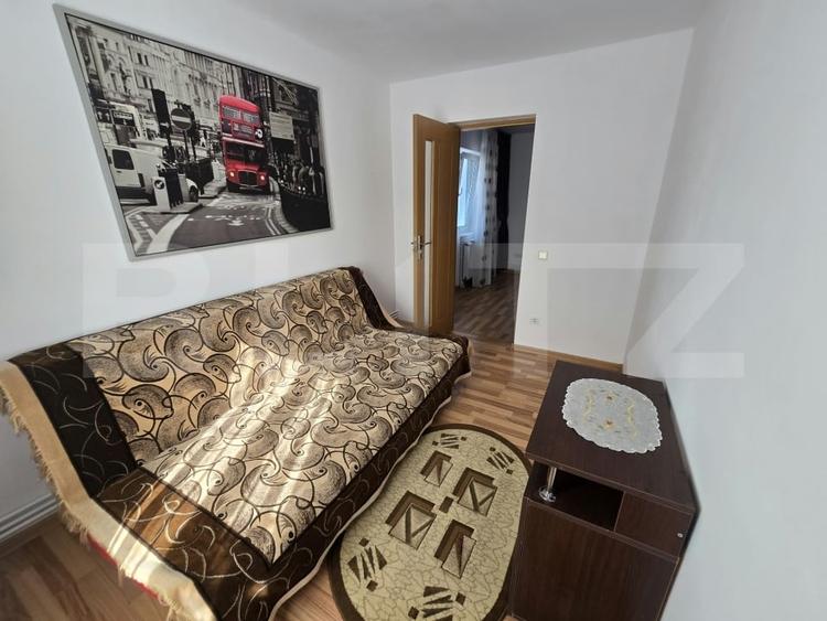 Apartament cu 3 camere semidecomandat, mobilat în Central