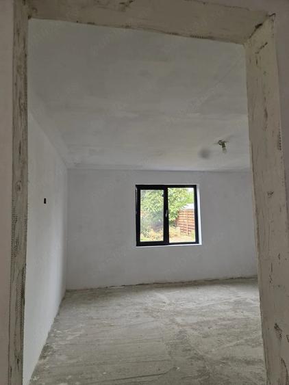 Casă cu 3 camere cu Teren 2000 Mp în Glodeanu-Siliștea