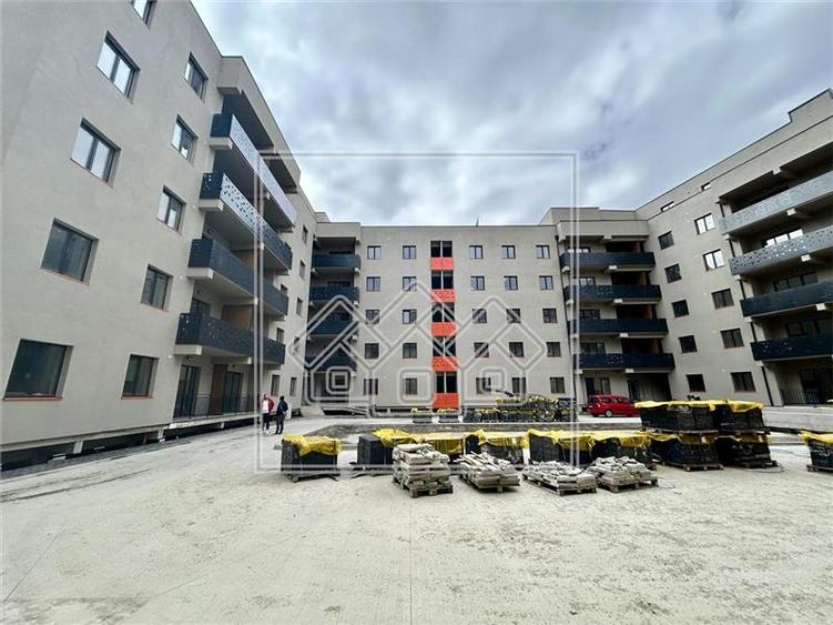 Apartament cu 3 camere decomandat în Hipodrom 4