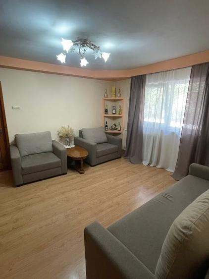 Apartament cu 2 camere semidecomandat, mobilat în Central