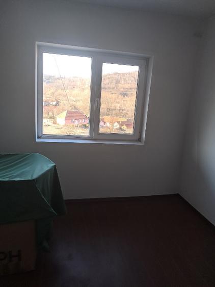 Apartament cu 3 camere decomandat în Iscroni