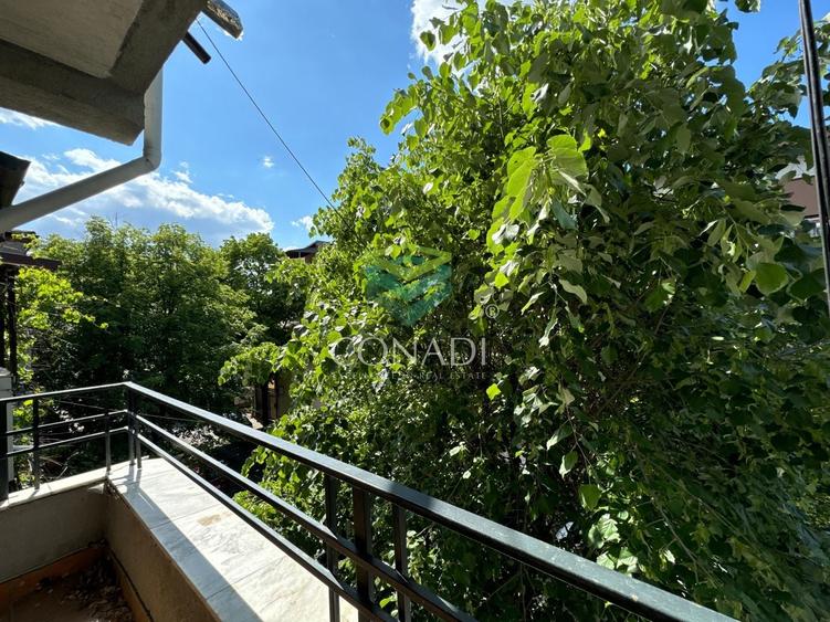 Casă individuală cu 15 camere cu Canalizare în Cotroceni