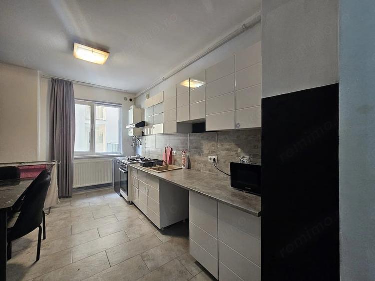 Apartament cu 2 camere decomandat în Pietroasa