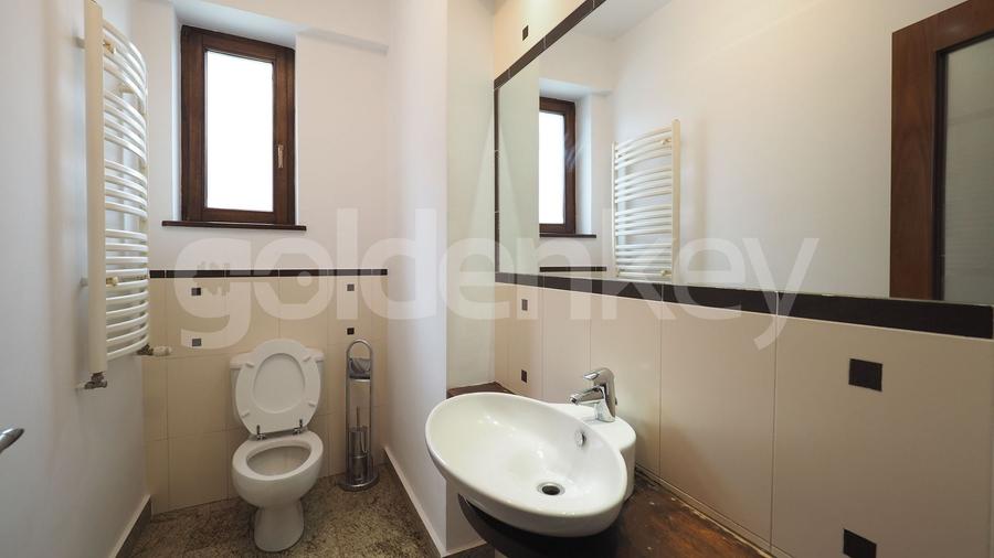 Casă individuală cu 7 camere cu Piscina în Iancu Nicolae