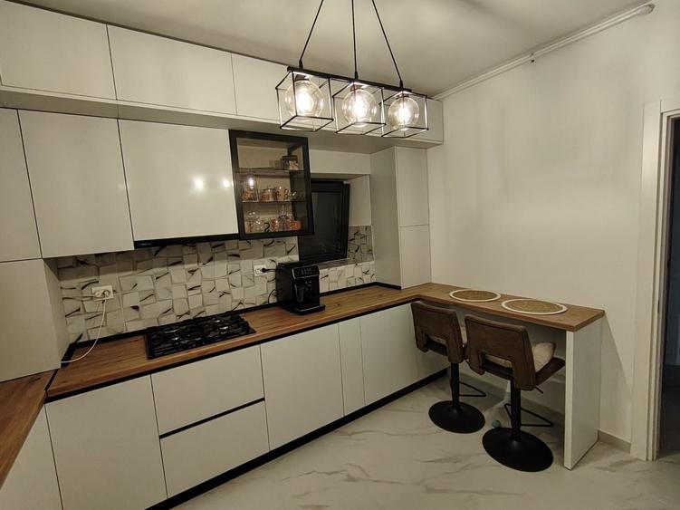 Apartament cu 2 camere decomandat în Roșu