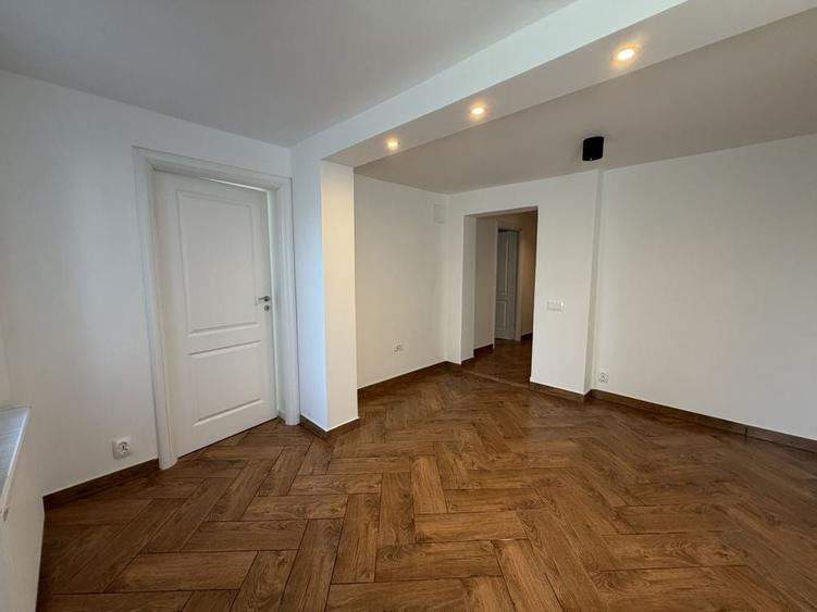 Casă cu 3 camere cu Teren 50 Mp în Central