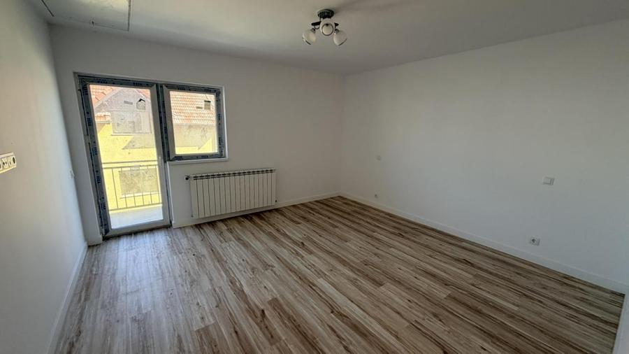 Casă cu 5 camere cu Teren 300 Mp în Tineretului