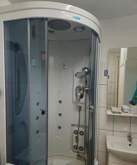 Apartament cu 2 camere decomandat, mobilat în Tei