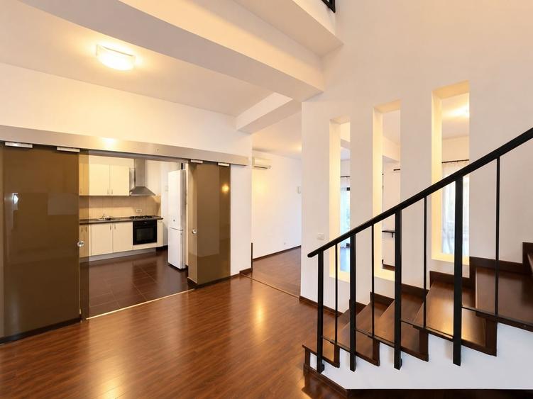 Duplex cu 5 camere cu Canalizare în Iancu Nicolae