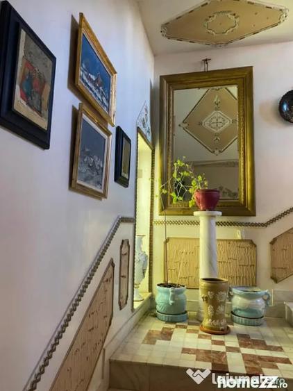 Casă cu 10 camere cu Teren 626 Mp în Central