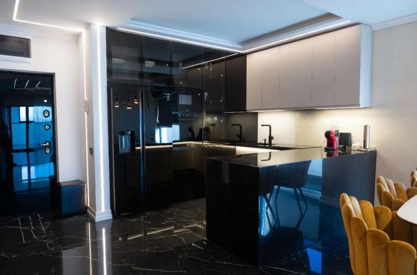 Apartament cu 3 camere semidecomandat, mobilat în Europa
