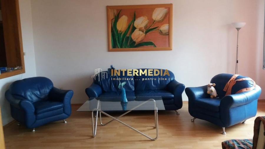 Apartament cu 4 camere decomandat, mobilat în Cetate