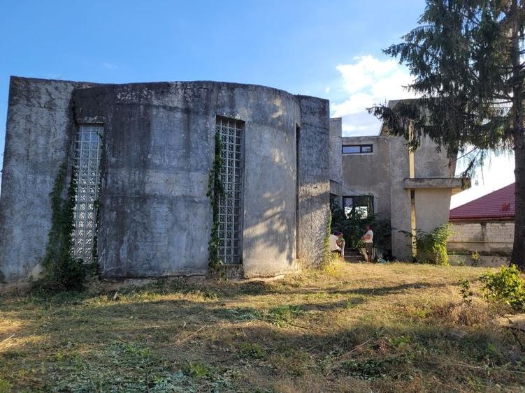 Casă cu 4 camere în Balotești