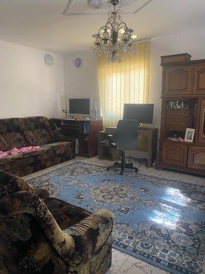 Casă individuală cu 6 camere cu Garaj în Km 5