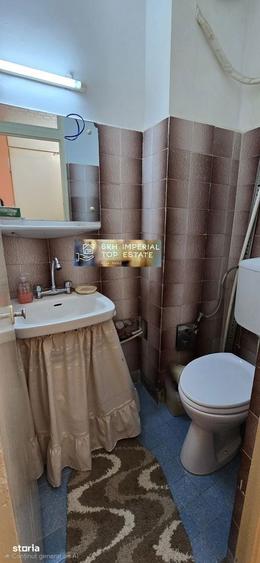 Apartament cu 3 camere decomandat în Casa de Cultură