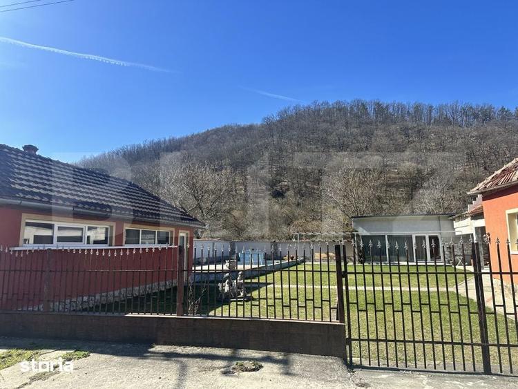 Casa cu piscina si teren generos de 3.298 mp in Lesnic, la 15 minute d - 2