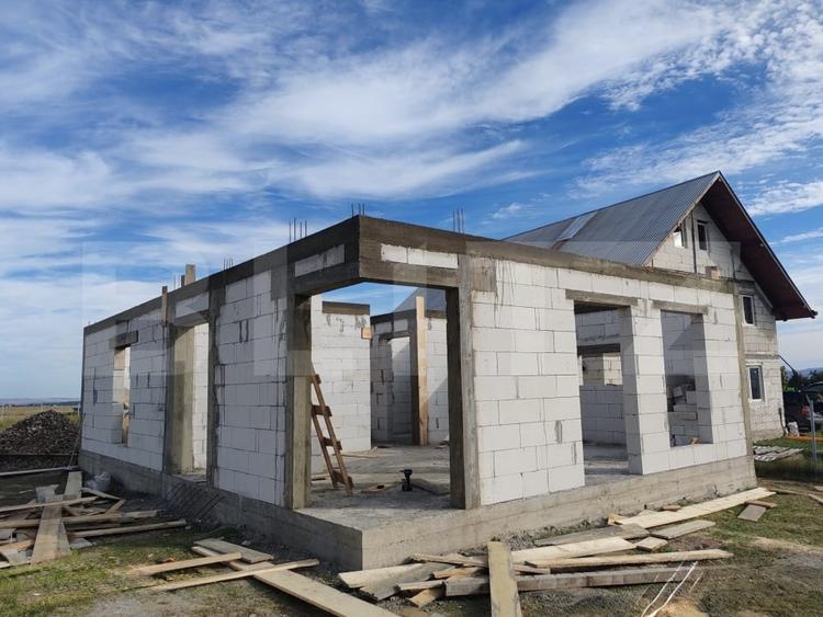 Casă individuală cu 3 camere cu Canalizare în Exterior Vest