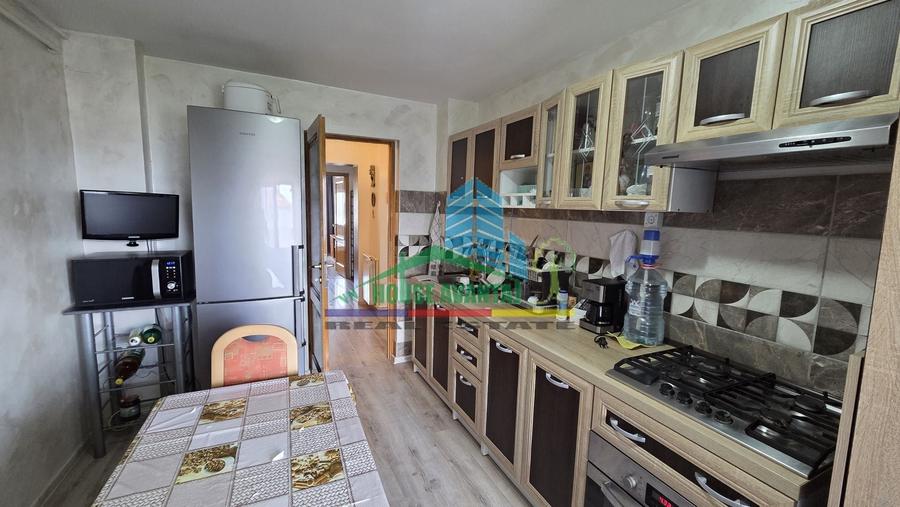 Apartament cu 3 camere decomandat, mobilat în Brăilei