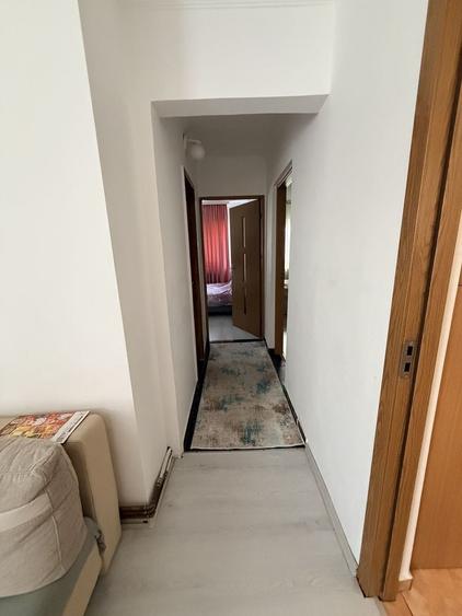 Apartament cu 3 camere semidecomandat în Exterior Vest