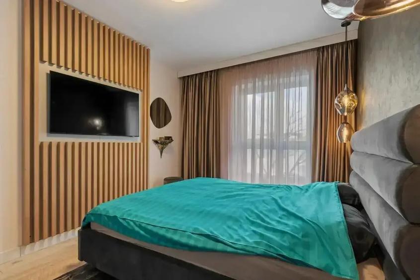 Apartament cu 3 camere decomandat, mobilat în P-ta Presei Libere