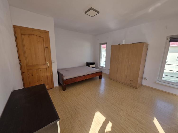 Duplex cu 4 camere cu Canalizare în Florești