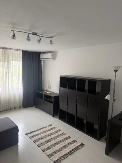Apartament cu 2 camere decomandat în Rovine