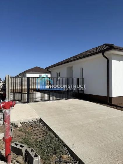 Casă individuală cu 3 camere cu Canalizare în Sânandrei