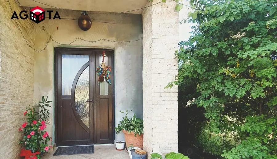 Casă cu 5 camere cu Teren 733 Mp în Luna