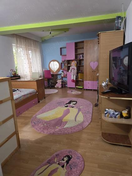 Casă cu 4 camere cu Teren 214 Mp în Roșu