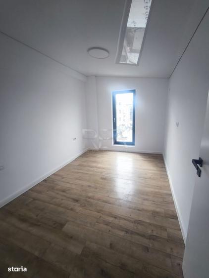 Apartament cu 4 camere decomandat în Crângași