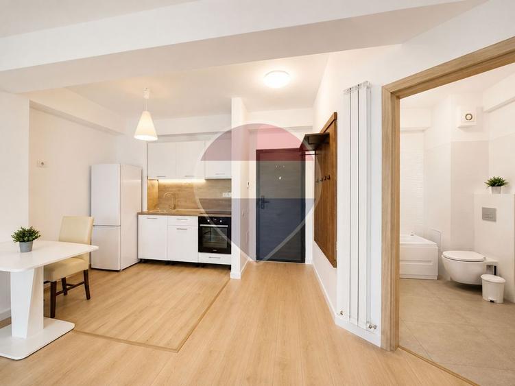 Apartament cu 2 camere semidecomandat, mobilat în Central