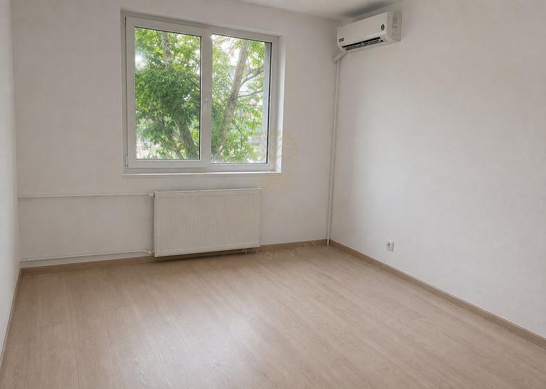 Apartament cu 3 camere semidecomandat în Titan