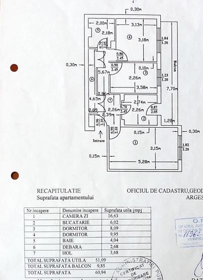 Apartament cu 3 camere decomandat în Costești