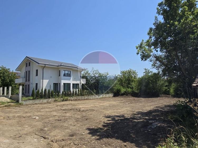 Teren Construcții intravilan de 498 mp, în Sisești