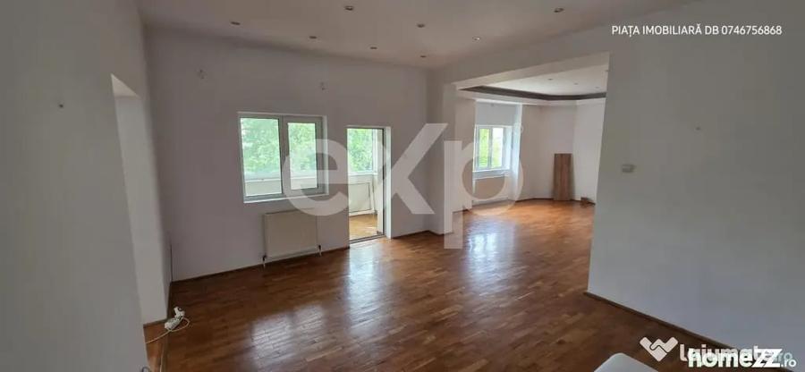 Casă cu 10 camere cu Teren 1329 Mp în Micro 6