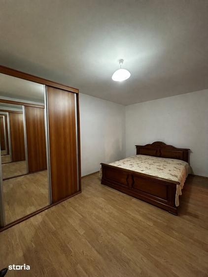 Apartament cu 3 camere semidecomandat în Cornișa
