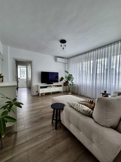 PROPRIETAR inchiriez apartament mobilat complet zona 1 mai metrou 3 min. Apartamentul este disponibil din 10 Octombrie - 8