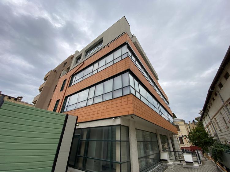 Birou, de 1,993 mp, în Universitate
